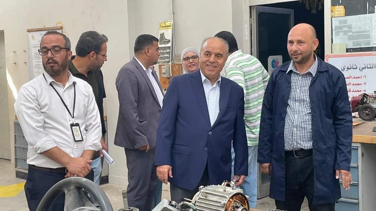 وزير التربية يتفقد مدارس بالعقبة