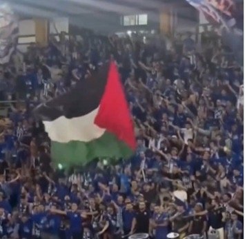 من مدرجات المغرب.. علم فلسطين يرفرف عاليًا في رسالة دعم وتضامن