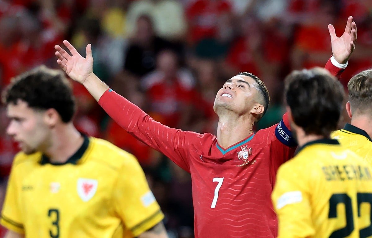 إيقاف رونالدو 30 يوما لمغادرته معسكر البرتغال عقب خلاف مع المدرب جيسوس