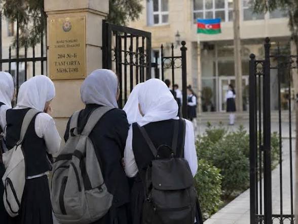 الحجاب يُفجّر أزمة في أذربيجان... موقوفون وإحتجاجات بالمدارس