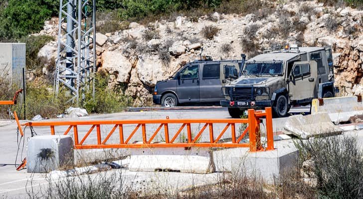 الاحتلال يفرض إغلاق شامل على الضفة الغربية  بذريعة ما يسمى  "عيد العرش"