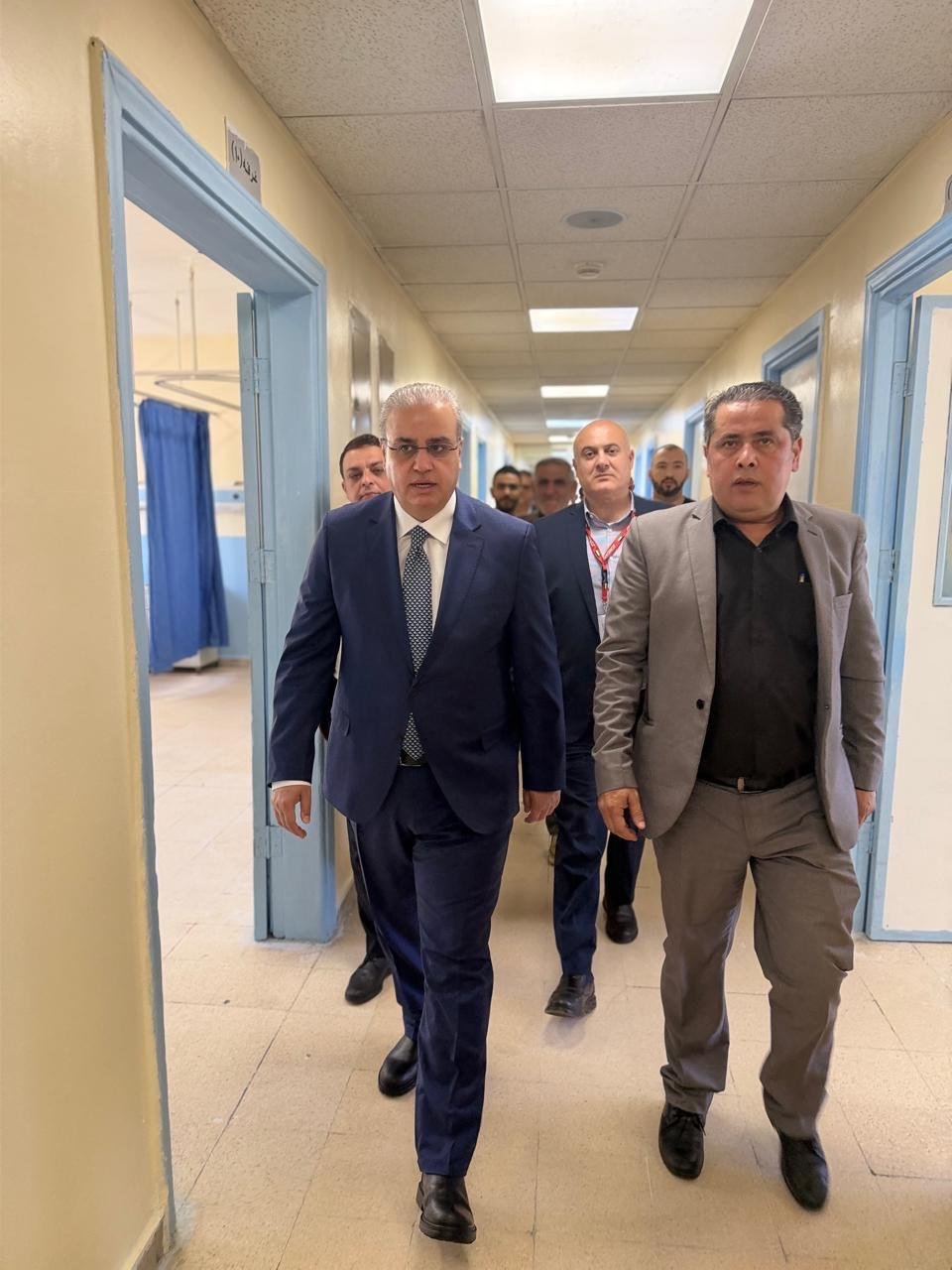 البدور يفتتح وحدة عمليات جراحة الأعصاب وقسم العلاج البيولوجي ويتابع تأهيل مبنى الأمراض الصدرية في مستشفيات البشير