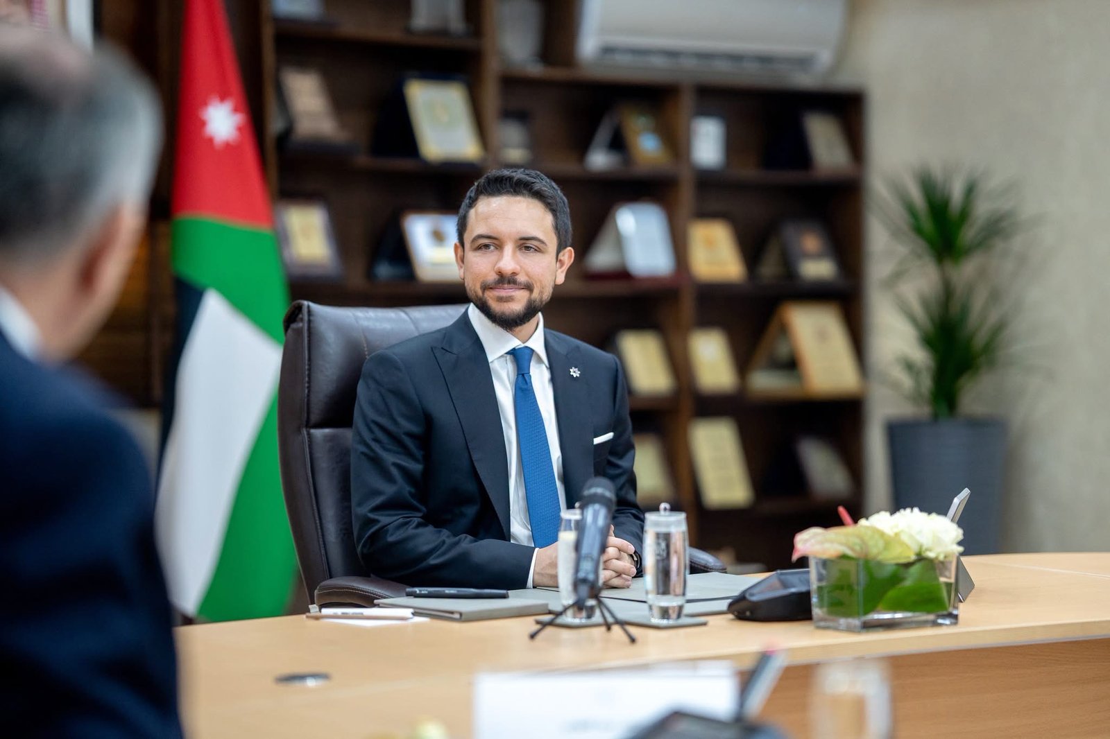 ولي العهد يزور وزارة العدل ويؤكد أهمية مواصلة تطوير خدماتها لتسهيل الإجراءات القضائية وخدمة المواطنين