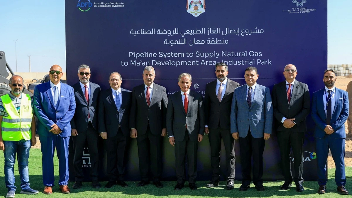 رئيس الوزراء يضع حجر الأساس لمشروع إيصال الغاز الطَّبيعي لمدينة الرَّوضة الصِّناعيَّة