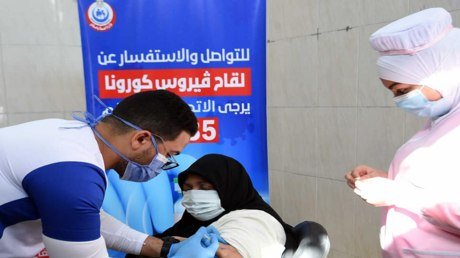 جدل في مصر حول تصريحات وزيرة صحة سابقة بشأن فعالية لقاحات كورونا