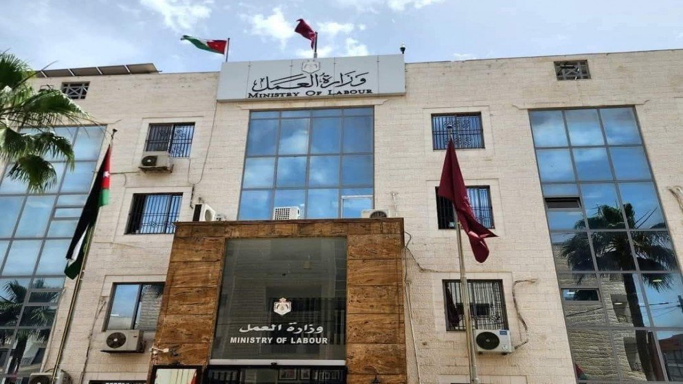 وزير العمل يشكل لجنتي تفتيش لمتابعة هروب العاملات في المنازل