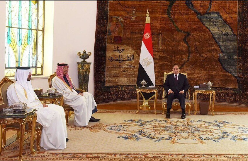 السيسي ورئيس وزراء قطر يبحثان تعزيز التعاون وتطورات غزة خلال لقاء بالقاهرة