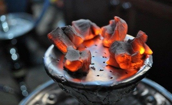 رئيس الوزراء يوجه بإغلاق منشآت تقدم الأرجيلة أو التبغ لمن هم دون سن 18