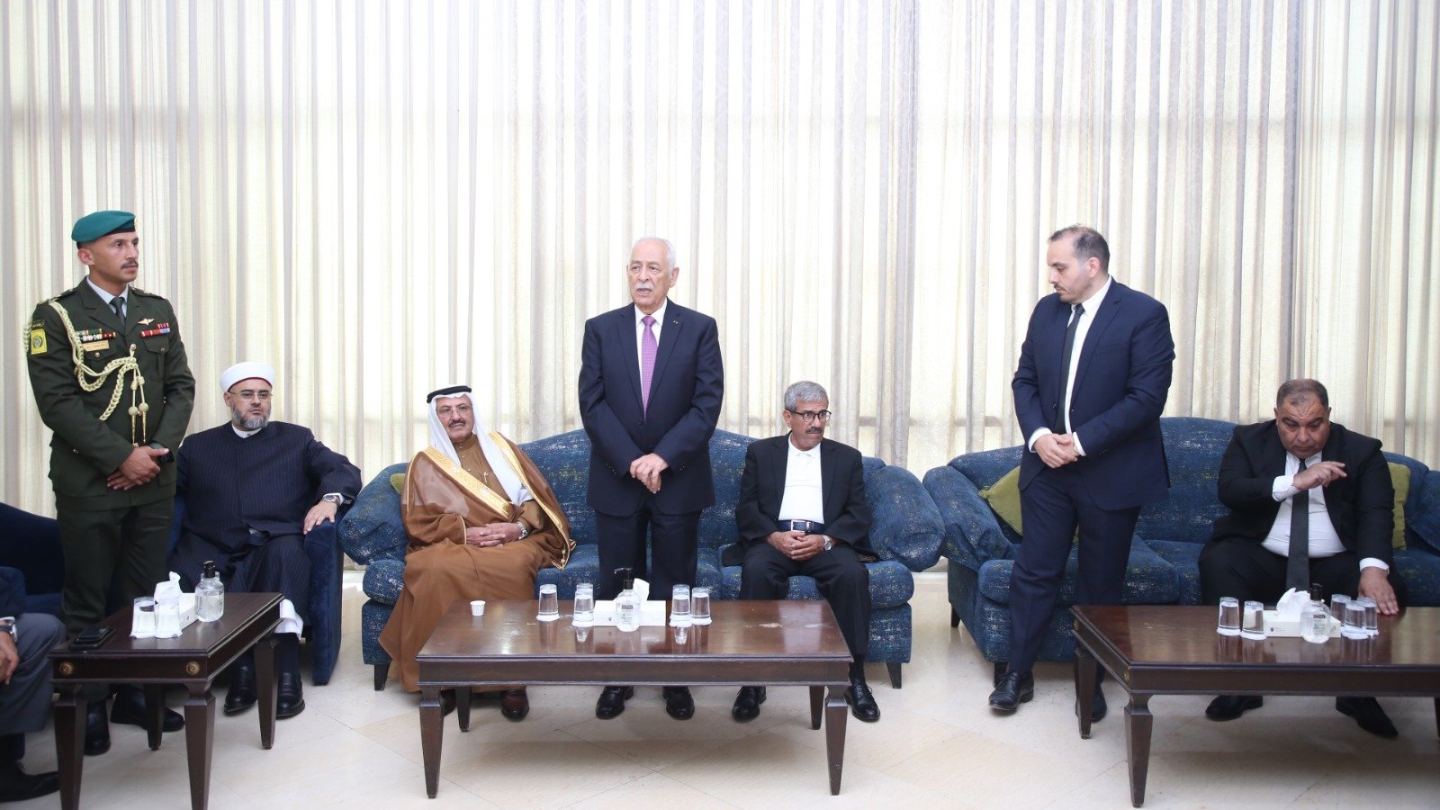 مندوبا عن الملك وولي العهد.. العيسوي  يعزي  بوفاة الإعلامي  سلطان الحطاب