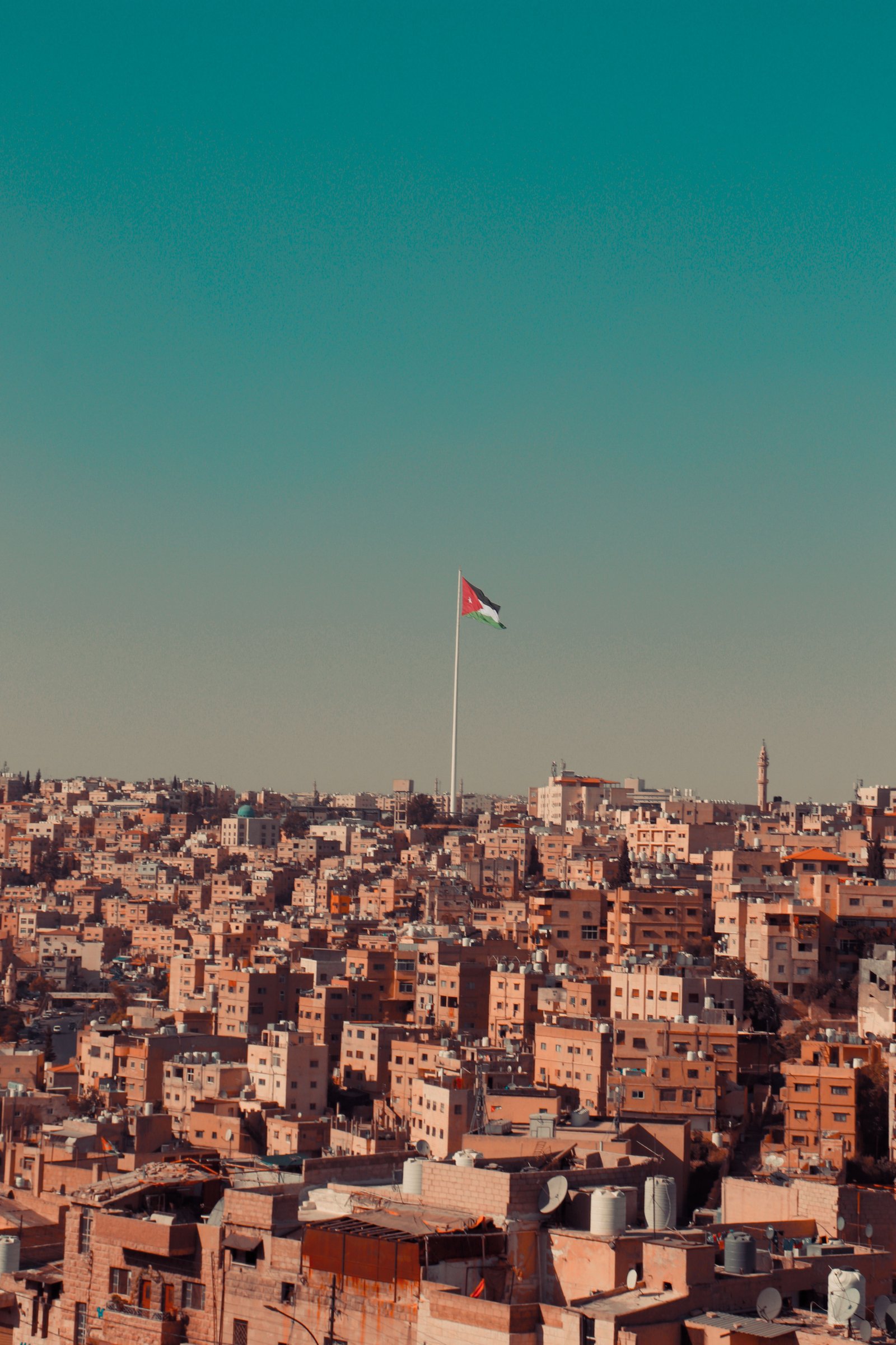 اجواء حارة نسبيًا اليوم ومعتدلة غدًا