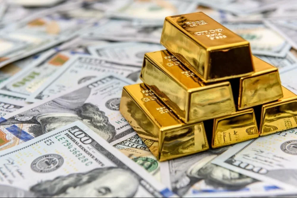 انخفاض أسعار الذهب واستقرار الدولار عالميا