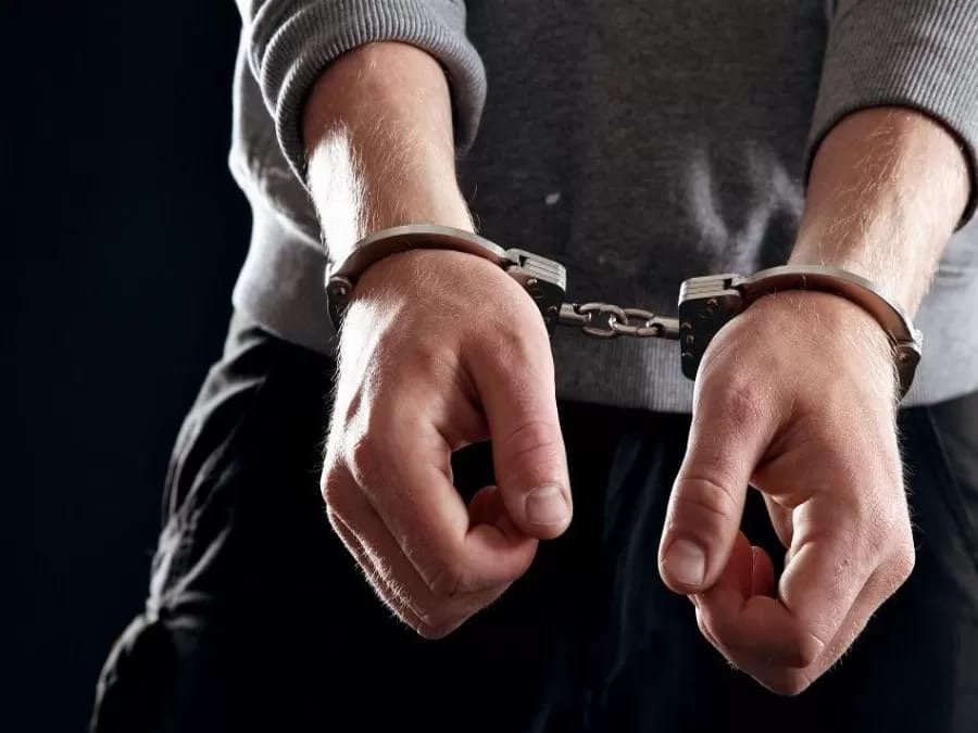 إلقاء القبض على شخص اعتدى على فتاة بواسطة أداة حادة وسط العاصمة