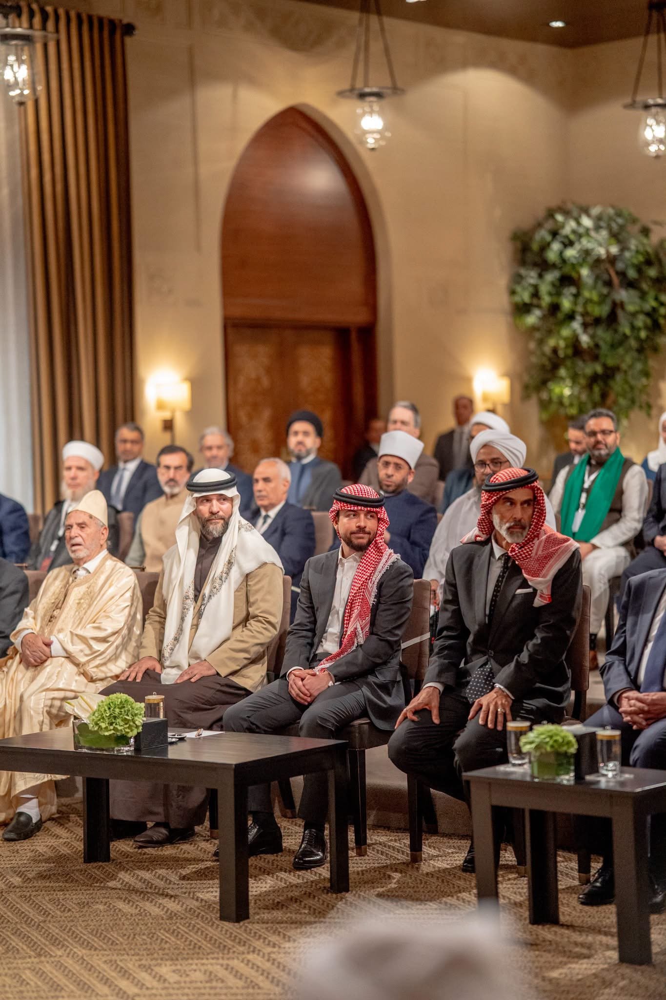 ولي العهد يكرم قيادات مشاركة في أعمال مؤتمر مؤسسة آل البيت الملكية للفكر الإسلامي