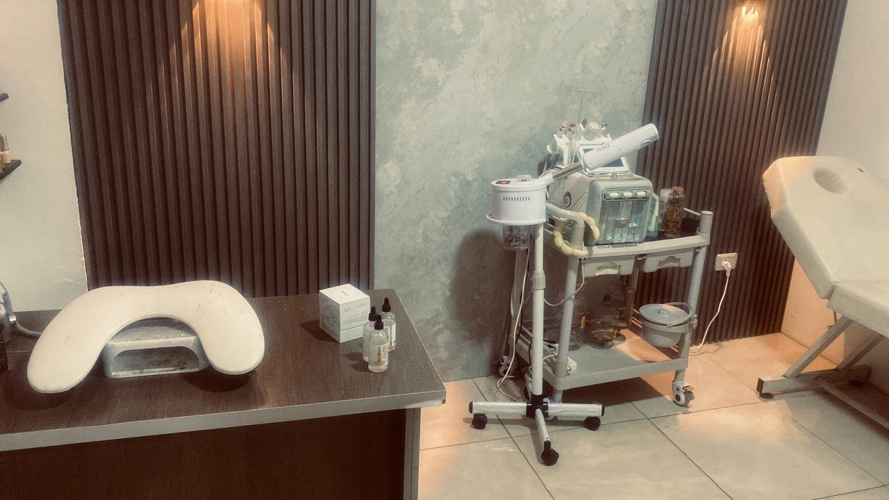 الغذاء والدواء تضبط عيادة تجميل غير مرخصة داخل نادي رياضي للسيدات في العاصمة خلال عملية رقابية نوعية