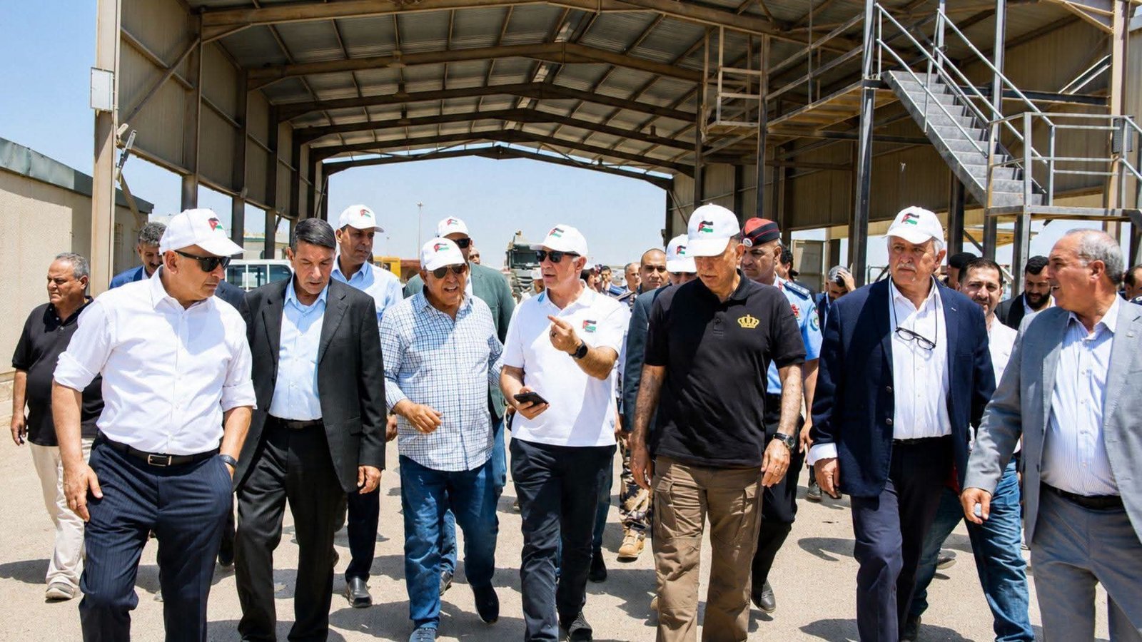 فريق وزاري يتفقد معبر الكرامة لتسهيل حركة شاحنات الترانزيت مع العراق