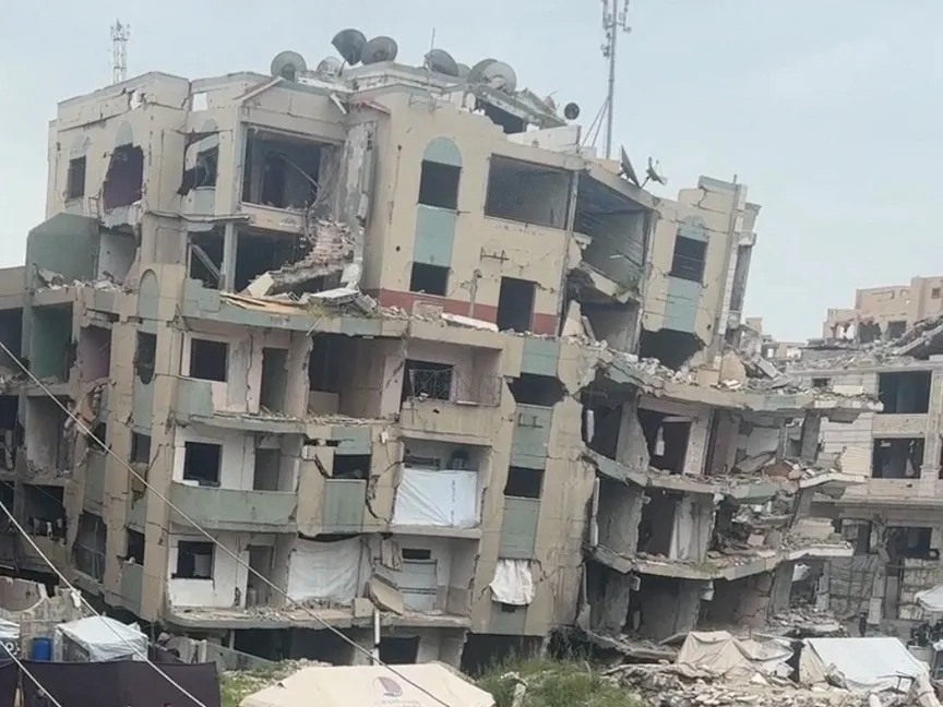 انهيار مبنى "السعادة" يفتح ملف "غزة الآيلة للسقوط"