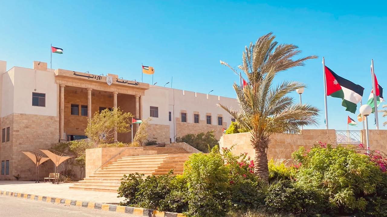 الجامعة الاردنية فرع العقبة تحتفي  بتخريج الفوج الـ 14 (فوج الهواشم)