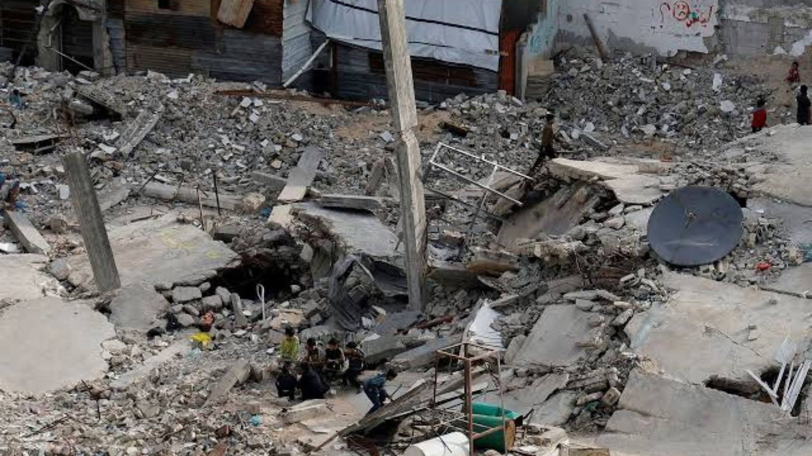 إصابة 5 فلسطينيين بينهم 3 أطفال بقصف إسرائيلي على خان يونس