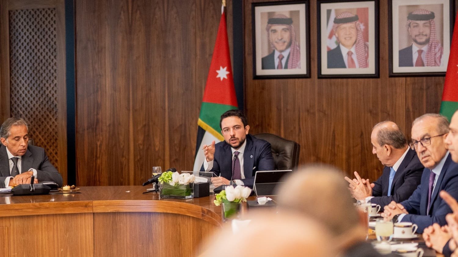 نائب الملك، ولي العهد يترأس جانبا من جلسة مجلس الوزراء