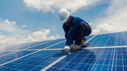 معادلة الكهرباء في الأردن تتغير.. الغاز يتراجع والمتجددة تتقدم