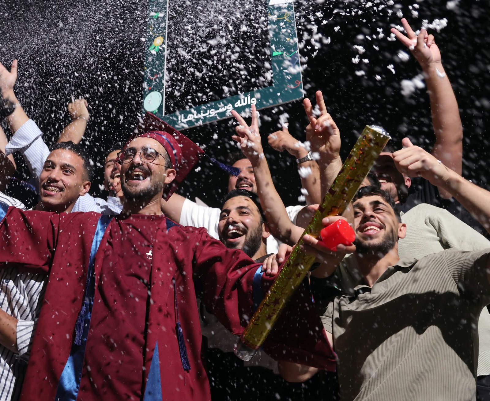أفراح التوجيهي.. دموع وابتسامات تعانق النجاح وتُتوج سنوات من التعب