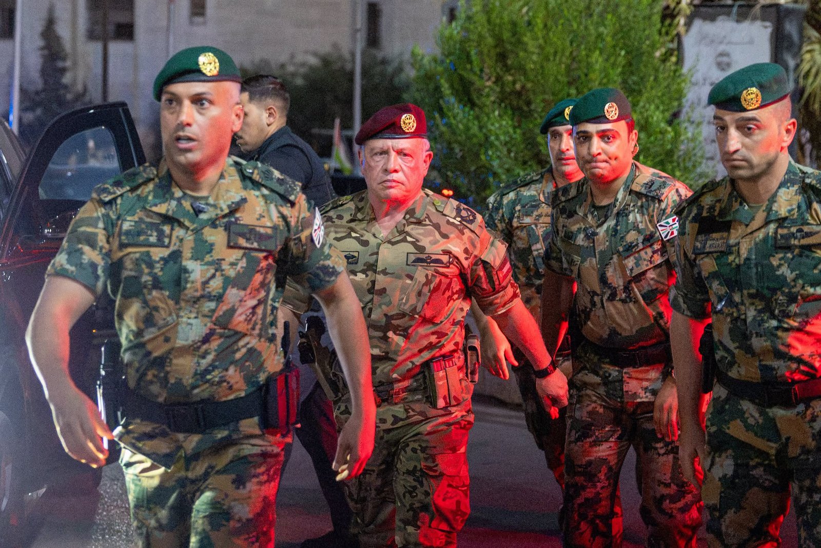الملك بعد القبض على الإرهابيين: النشامى لاحقوهم حتى جحورهم ولن يفلتوا من العقاب