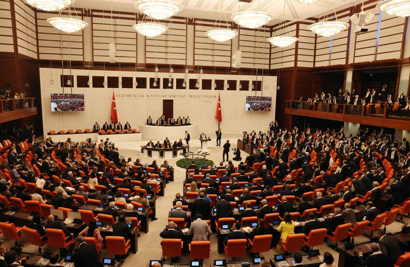 البرلمان التركي يبدأ مناقشة مشروع قانون لإعادة دمج عناصر «العمال الكردستاني»