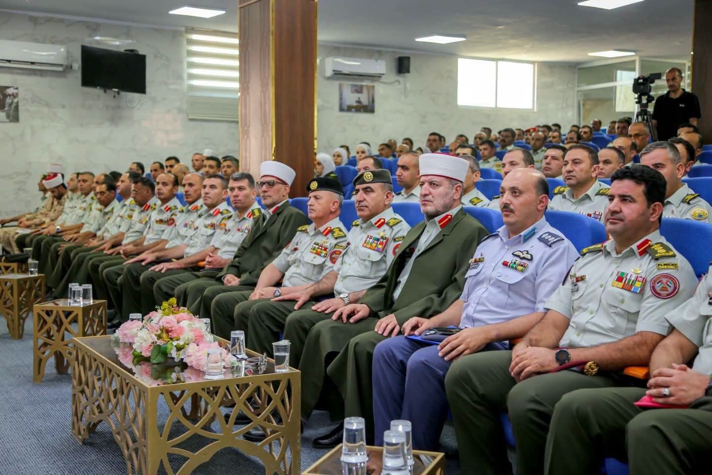 القوات المسلحة تودع بعثة العمرة العسكرية الخاصة بالعائلات