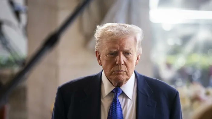 استطلاع للرأي : تراجع تأييد أداء الرئيس الامريكي إلى 37% في أدنى نسبة منذ عام 1990