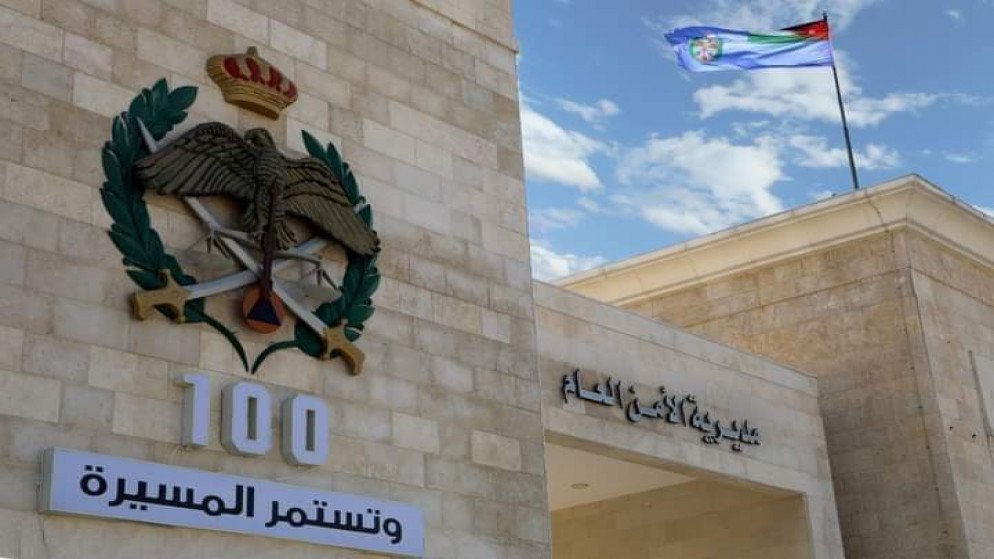 فرق الدفاع المدني تواصل البحث عن مفقود جرفته السيول في البلقاء وتتعامل مع حادثة جرف فتاتين في مأدبا
