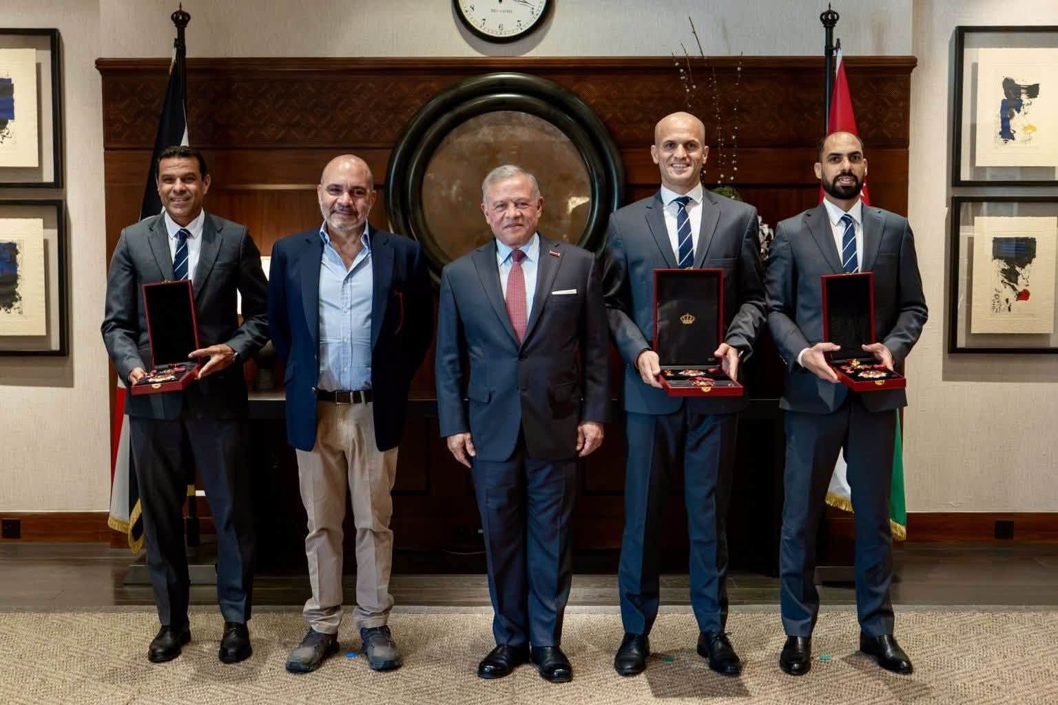الملك ينعم بوسام التميز على حكام أردنيين في مونديال 2026