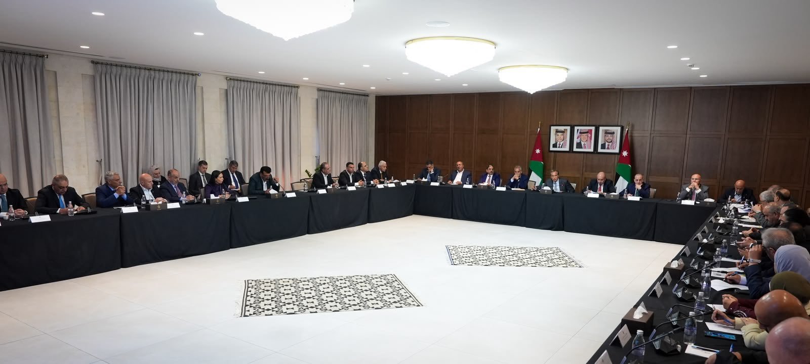 حسان يلتقي قيادات حزب مبادرة لبحث التحديث السياسي والأولويات التشريعية