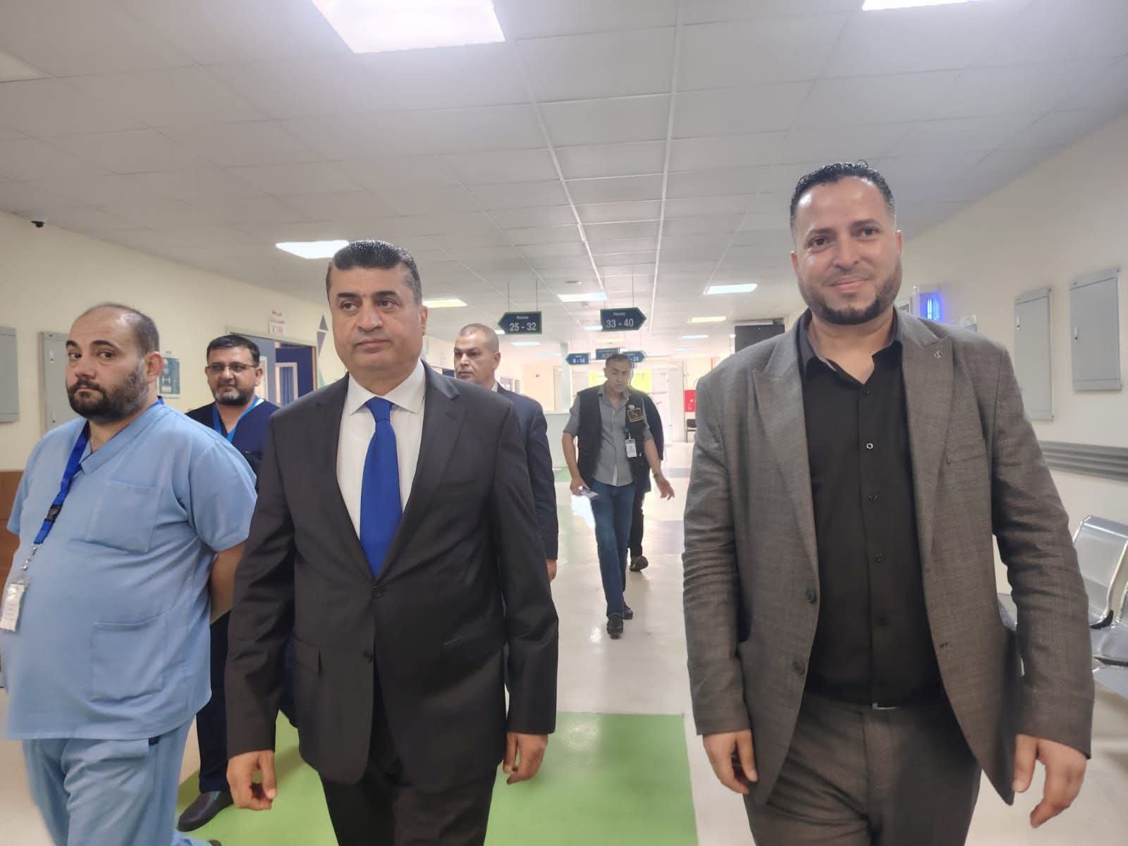 محافظ العقبة يستمع للمراجعين داخل مستشفى الشيخ محمد بن زايد.. ماذا قالوا؟